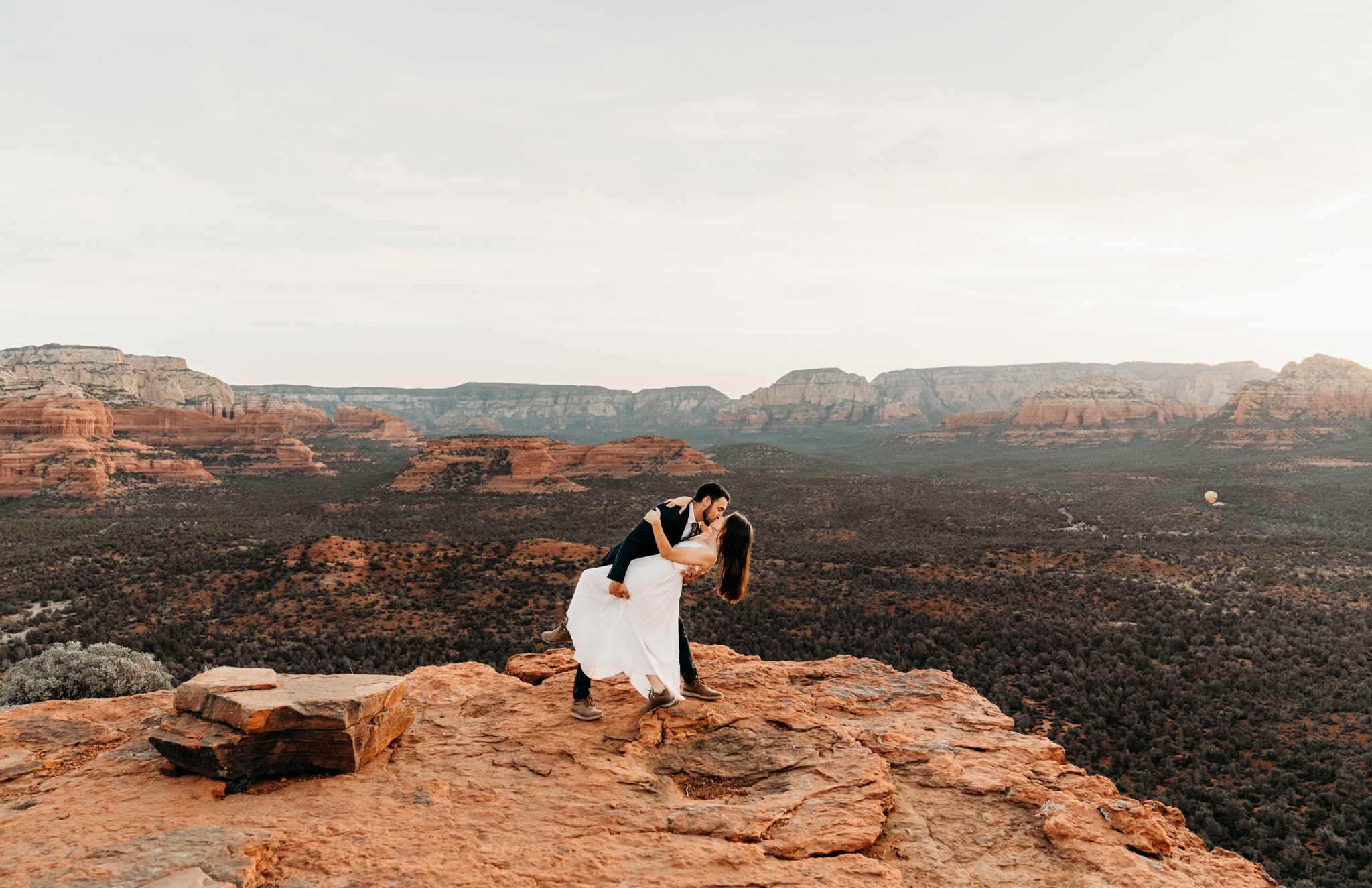 bride and groom kissing in Sedona, Arizona elopement