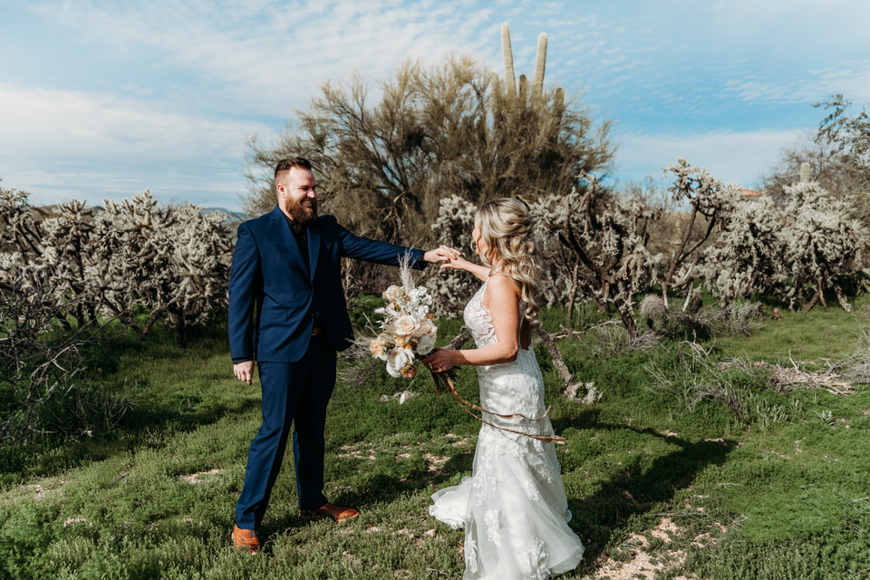Cave creek elopement in Arizona 