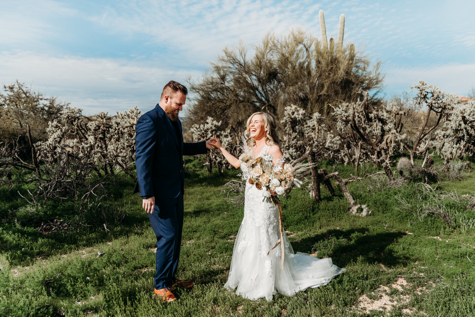 Cave creek elopement in Arizona 