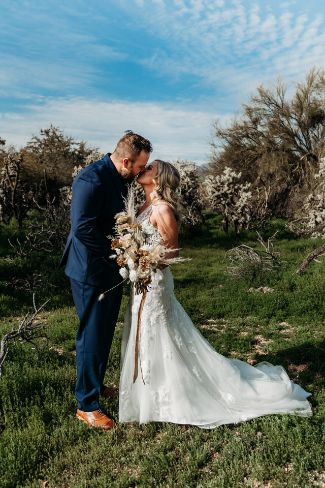 Cave creek elopement in Arizona 