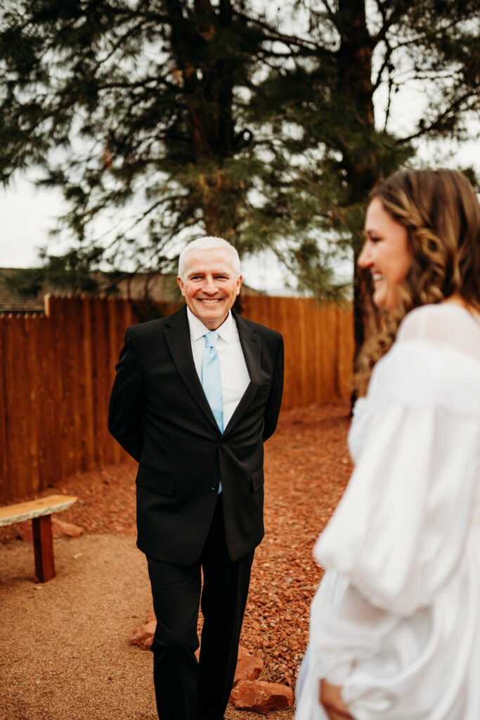 Allison + Thomas' Sedona Small Wedding was captured by Arizona-based elopement photographer, Karen Castor Photography.