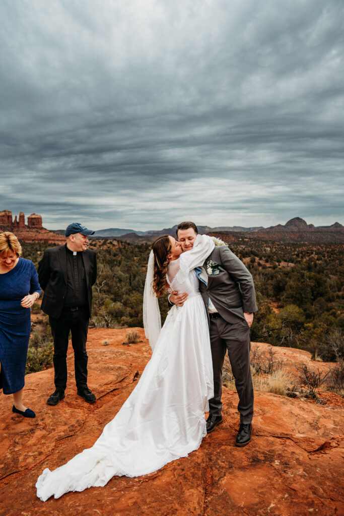 Allison + Thomas' Sedona Small Wedding was captured by Arizona-based elopement photographer, Karen Castor Photography.