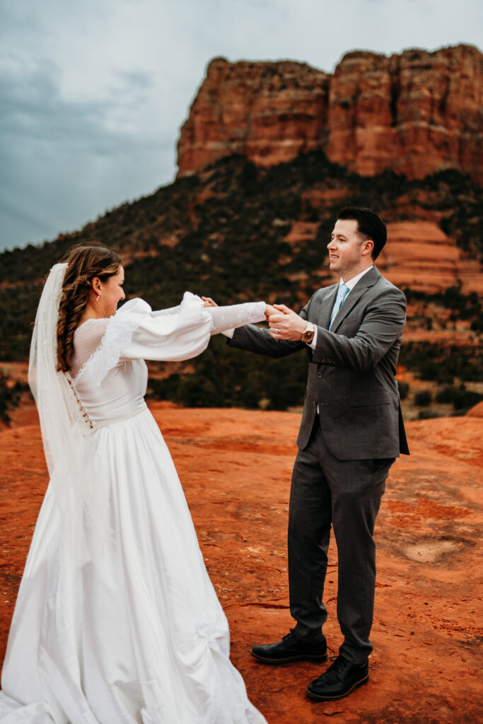 Allison + Thomas' Sedona Small Wedding was captured by Arizona-based elopement photographer, Karen Castor Photography.