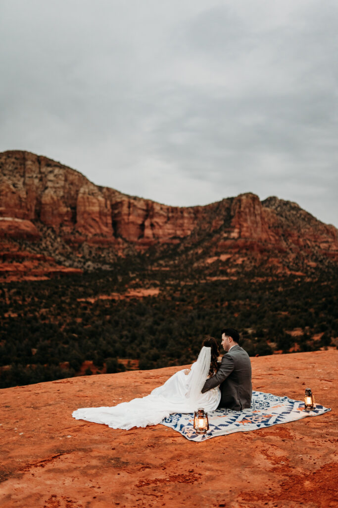 Allison + Thomas' Sedona Small Wedding was captured by Arizona-based elopement photographer, Karen Castor Photography.