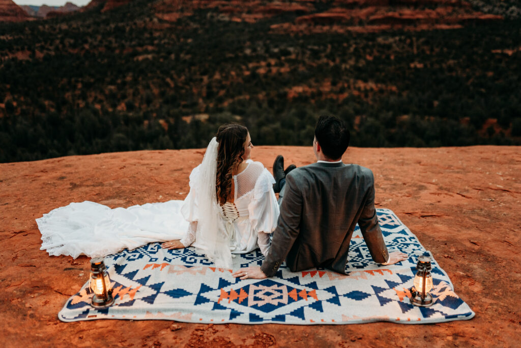 Allison + Thomas' Sedona Small Wedding was captured by Arizona-based elopement photographer, Karen Castor Photography.