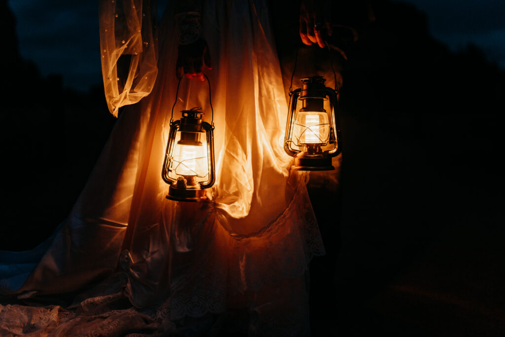 Allison + Thomas' Sedona Small Wedding was captured by Arizona-based elopement photographer, Karen Castor Photography.