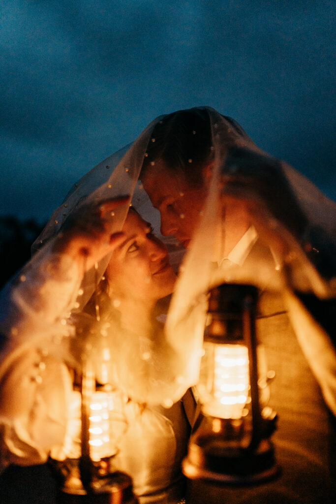 Allison + Thomas' Sedona Small Wedding was captured by Arizona-based elopement photographer, Karen Castor Photography.