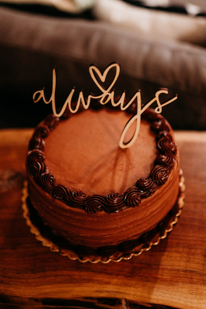 Allison + Thomas' Sedona Small Wedding was captured by Arizona-based elopement photographer, Karen Castor Photography.