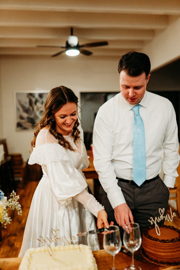 Allison + Thomas' Sedona Small Wedding was captured by Arizona-based elopement photographer, Karen Castor Photography.