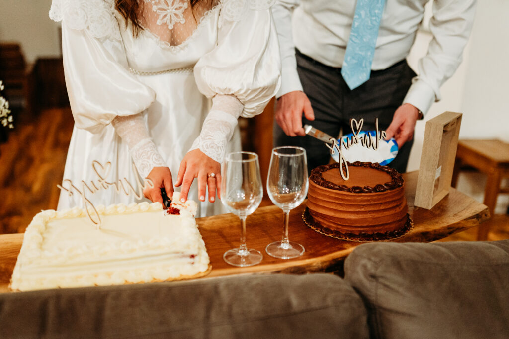 Allison + Thomas' Sedona Small Wedding was captured by Arizona-based elopement photographer, Karen Castor Photography.