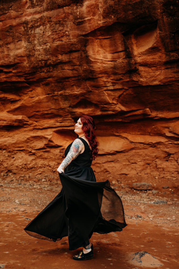 Ashley + Chad's Sedona Off-Roading Elopement was captured at sunset by Arizona-based elopement photographer, Karen Castor Photography.