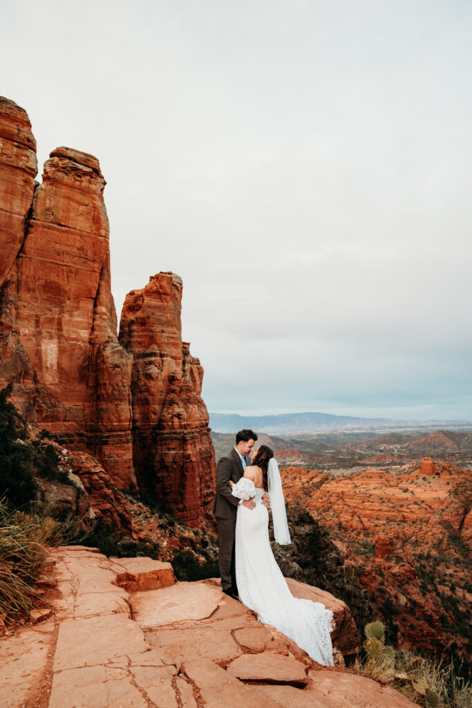 Allison + Thomas' Sedona Small Wedding was captured by Arizona-based elopement photographer, Karen Castor Photography.