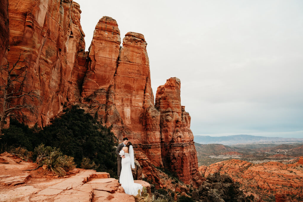 Allison + Thomas' Sedona Small Wedding was captured by Arizona-based elopement photographer, Karen Castor Photography.