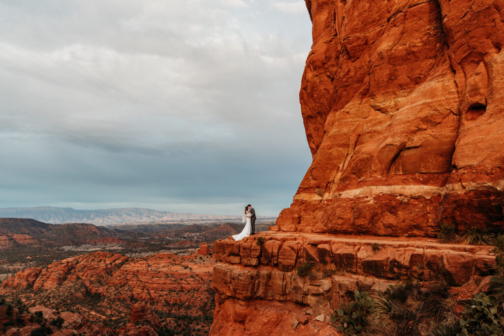 Allison + Thomas' Sedona Small Wedding was captured by Arizona-based elopement photographer, Karen Castor Photography.