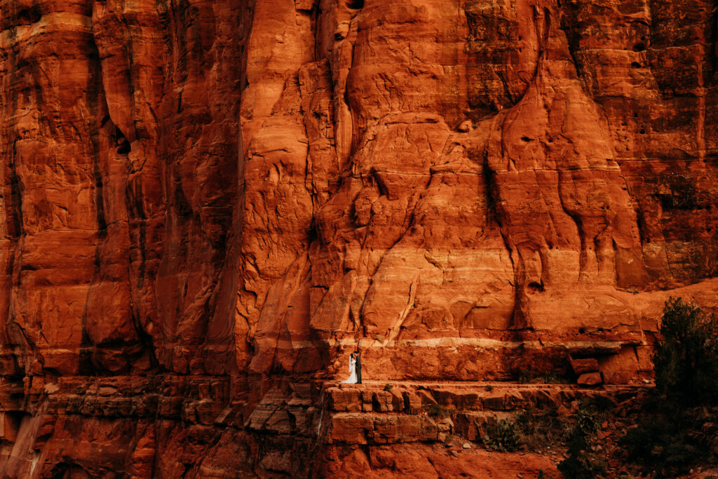 Allison + Thomas' Sedona Small Wedding was captured by Arizona-based elopement photographer, Karen Castor Photography.