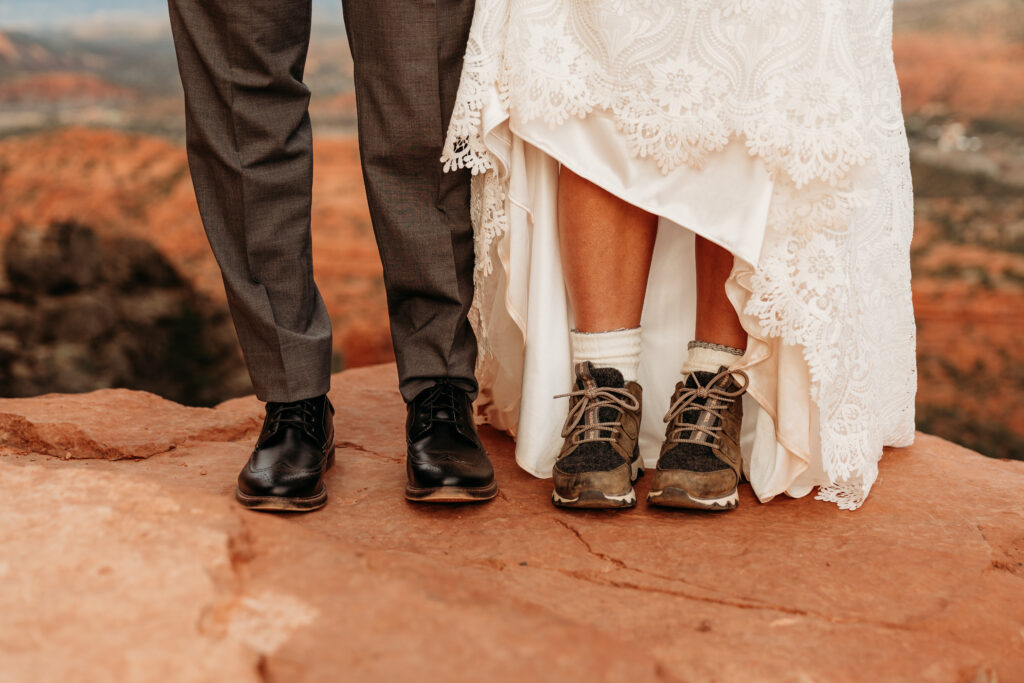 Allison + Thomas' Sedona Small Wedding was captured by Arizona-based elopement photographer, Karen Castor Photography.