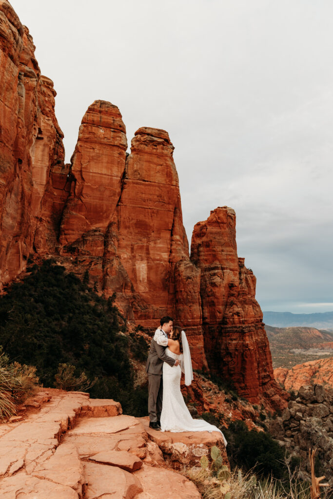 Allison + Thomas' Sedona Small Wedding was captured by Arizona-based elopement photographer, Karen Castor Photography.