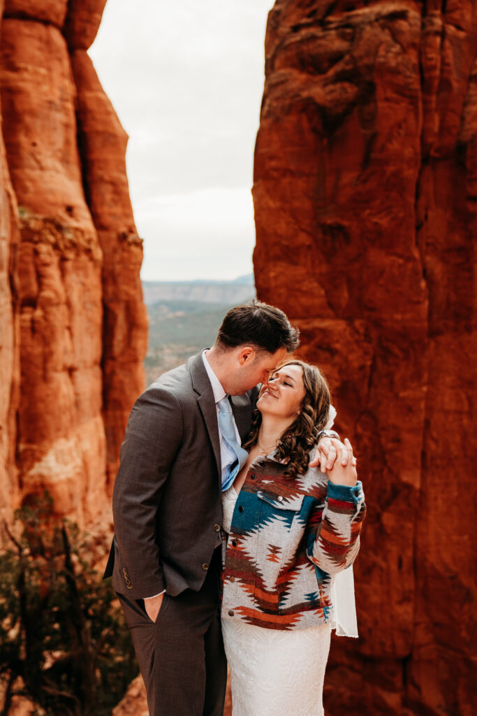 Allison + Thomas' Sedona Small Wedding was captured by Arizona-based elopement photographer, Karen Castor Photography.