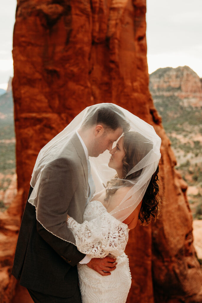 Allison + Thomas' Sedona Small Wedding was captured by Arizona-based elopement photographer, Karen Castor Photography.