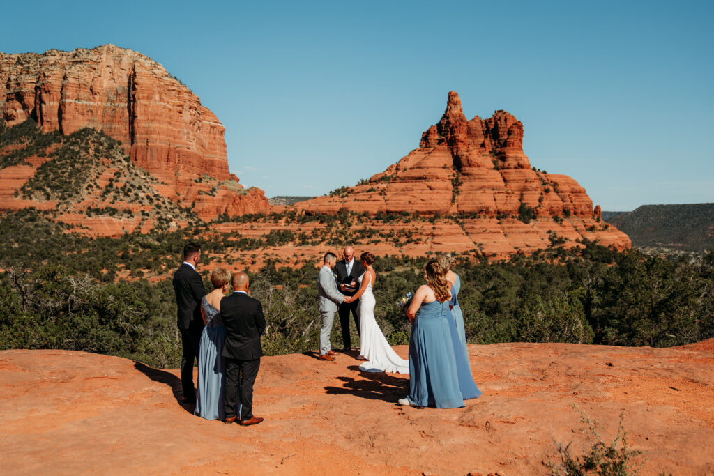 An adventurous Sedona elopement with a hike to Yavapai Vista, an intimate ceremony, and a relaxed, experience-driven timeline.