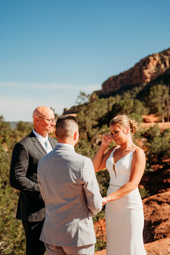 An adventurous Sedona elopement with a hike to Yavapai Vista, an intimate ceremony, and a relaxed, experience-driven timeline.