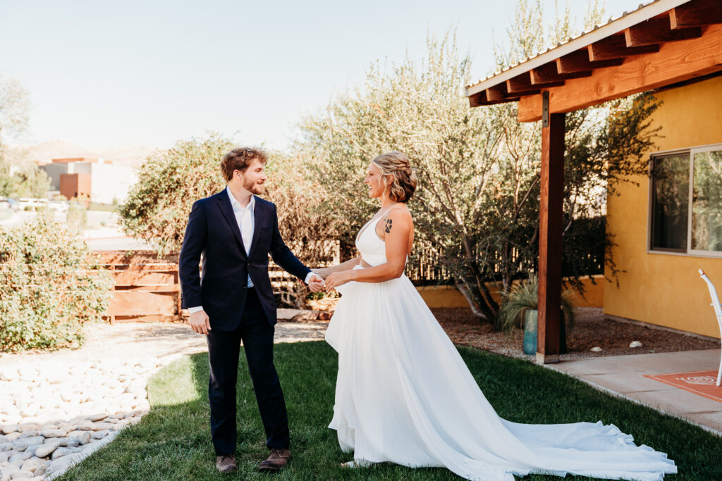 A Deadhorse Point elopement with a relaxed evening timeline, vineyard portraits, and an intimate sunset ceremony overlooking the canyon.