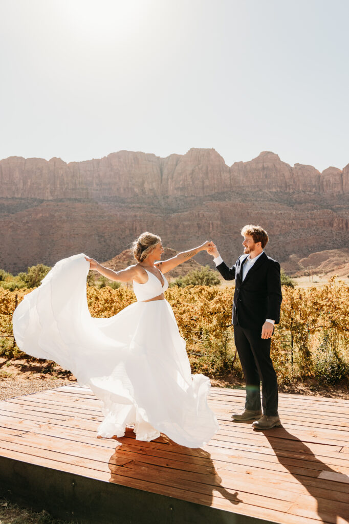 A Deadhorse Point elopement with a relaxed evening timeline, vineyard portraits, and an intimate sunset ceremony overlooking the canyon.