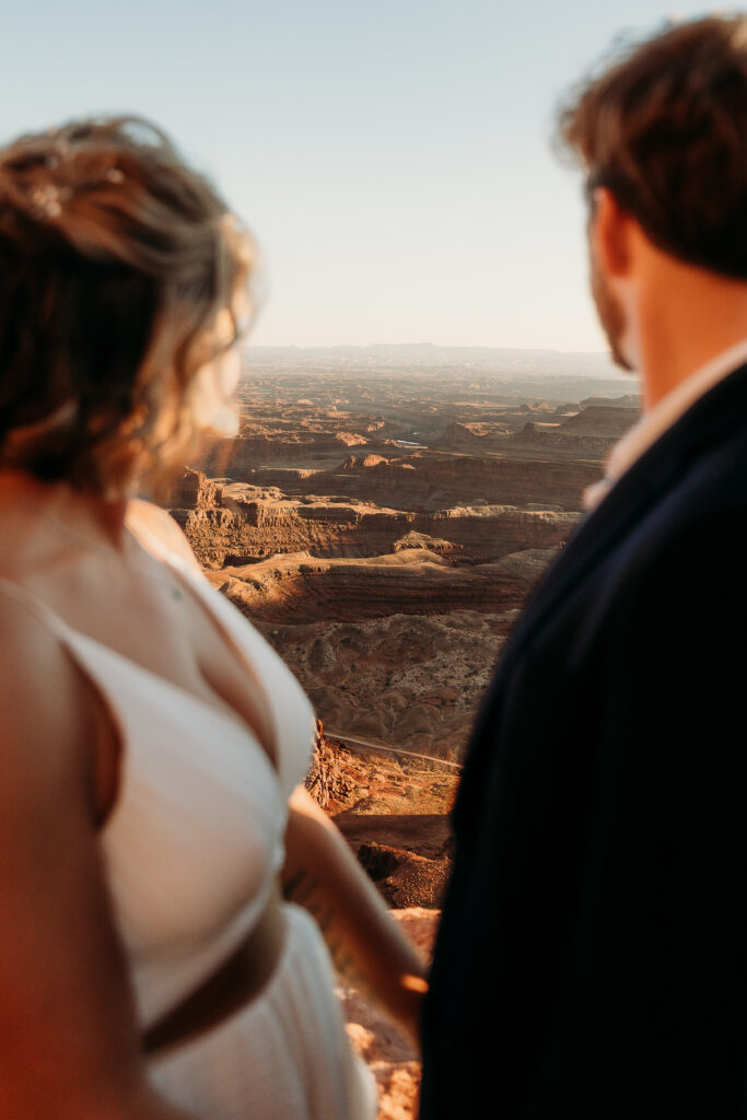A Deadhorse Point elopement with a relaxed evening timeline, vineyard portraits, and an intimate sunset ceremony overlooking the canyon.