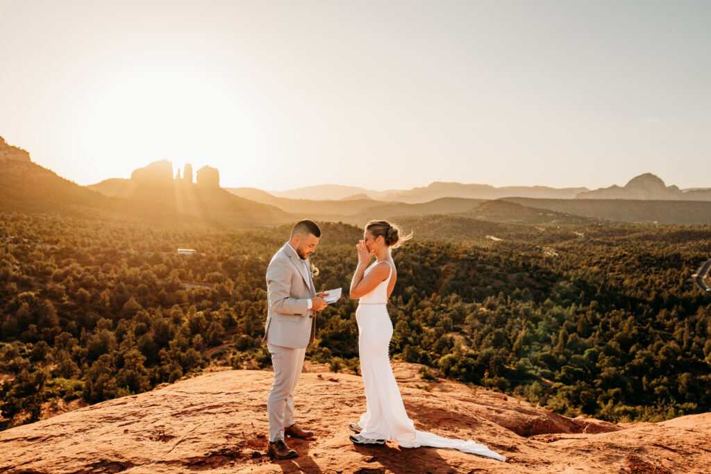 An adventurous Sedona elopement with a hike to Yavapai Vista, an intimate ceremony, and a relaxed, experience-driven timeline.