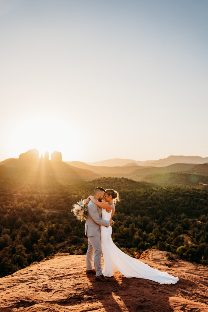 An adventurous Sedona elopement with a hike to Yavapai Vista, an intimate ceremony, and a relaxed, experience-driven timeline.