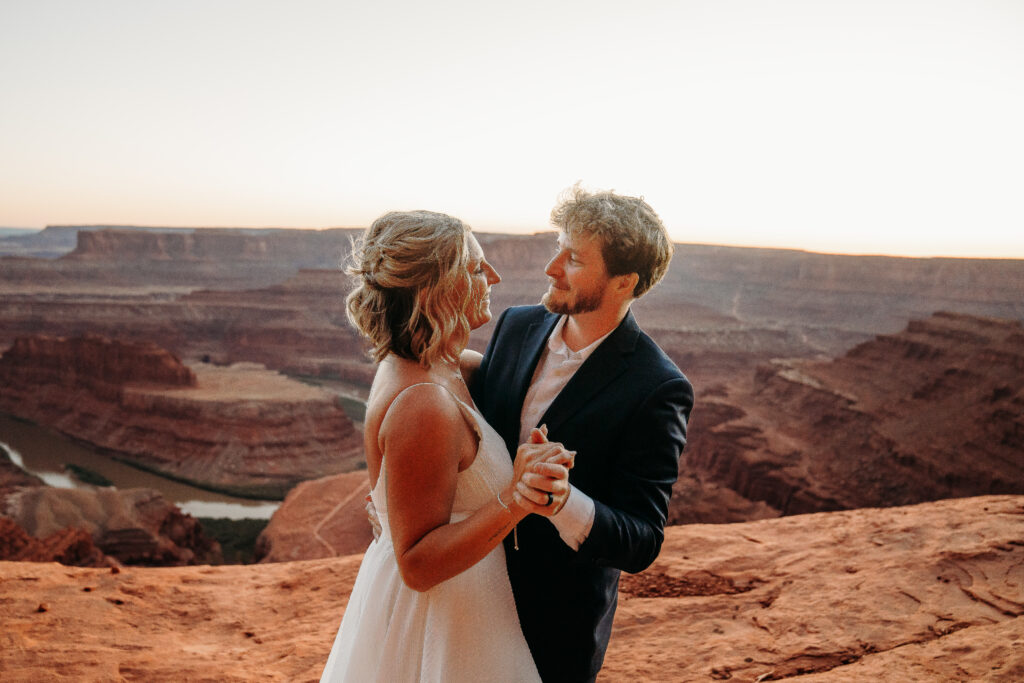 A Deadhorse Point elopement with a relaxed evening timeline, vineyard portraits, and an intimate sunset ceremony overlooking the canyon.