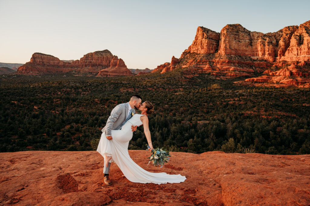 An adventurous Sedona elopement with a hike to Yavapai Vista, an intimate ceremony, and a relaxed, experience-driven timeline.