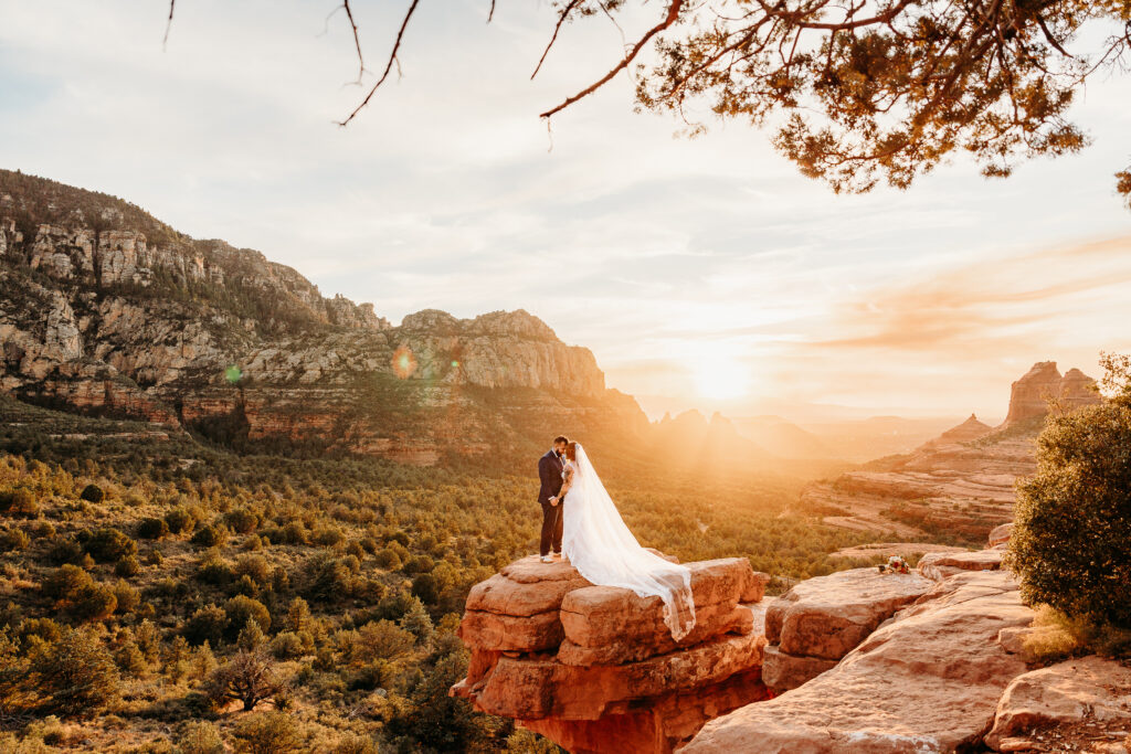 An all-day Sedona elopement designed for adventure, connection, and unforgettable desert views captured by Karen Castor Photography.