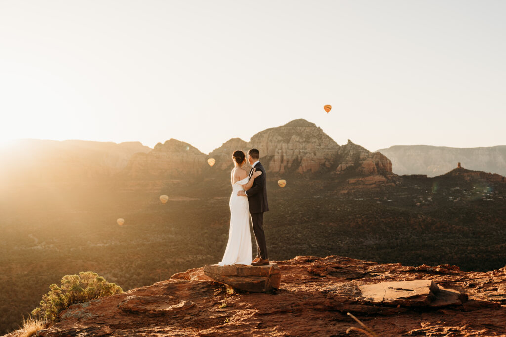 A backyard Sedona elopement with a sunrise hiking adventure and an intimate evening ceremony with family captured by Karen Castor Photography