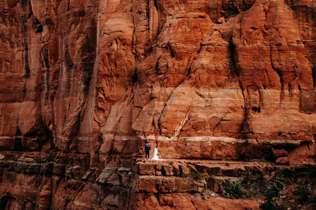 An all-day Sedona elopement designed for adventure, connection, and unforgettable desert views captured by Karen Castor Photography.