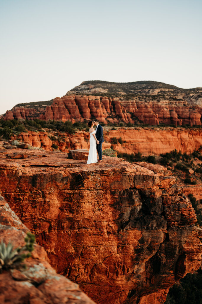A backyard Sedona elopement with a sunrise hiking adventure and an intimate evening ceremony with family captured by Karen Castor Photography
