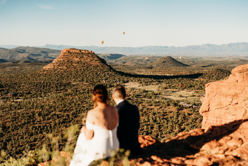 A backyard Sedona elopement with a sunrise hiking adventure and an intimate evening ceremony with family captured by Karen Castor Photography