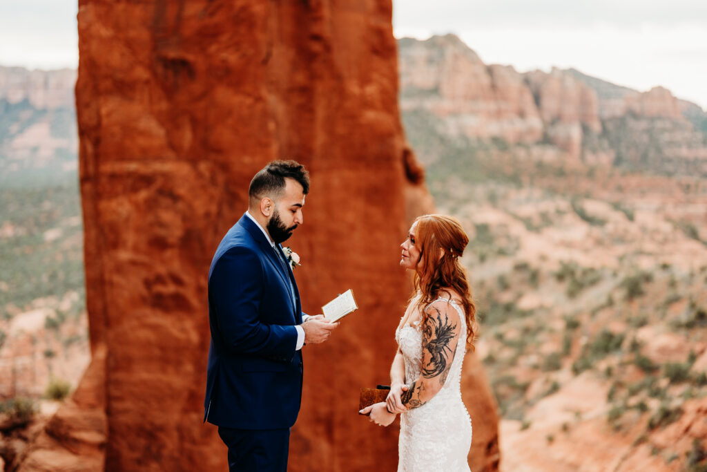 An all-day Sedona elopement designed for adventure, connection, and unforgettable desert views captured by Karen Castor Photography.