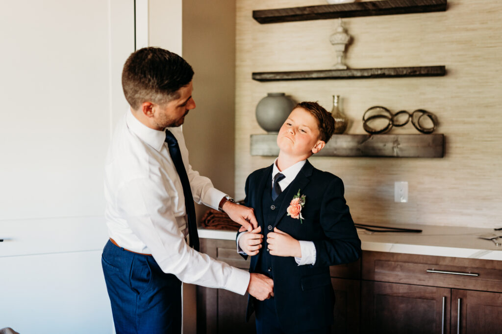 A backyard Sedona elopement with a sunrise hiking adventure and an intimate evening ceremony with family captured by Karen Castor Photography