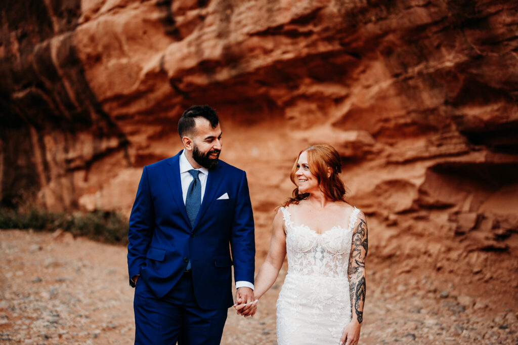 An all-day Sedona elopement designed for adventure, connection, and unforgettable desert views captured by Karen Castor Photography.