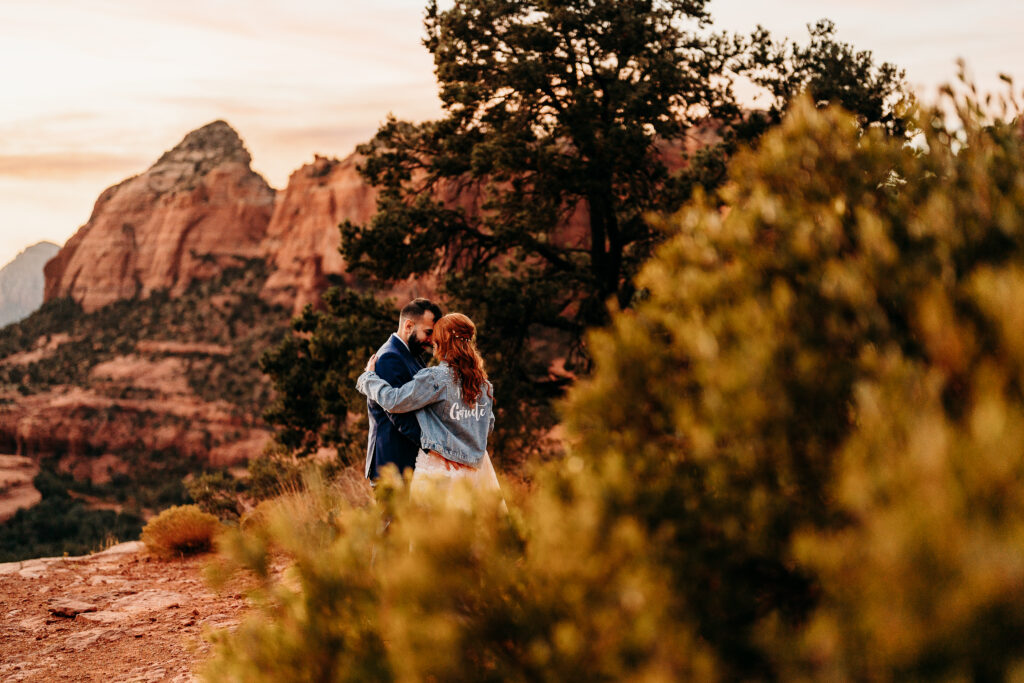 An all-day Sedona elopement designed for adventure, connection, and unforgettable desert views captured by Karen Castor Photography.