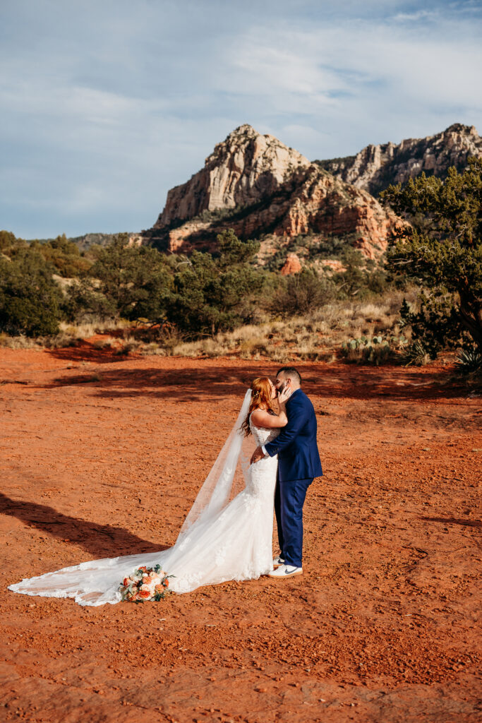 An all-day Sedona elopement designed for adventure, connection, and unforgettable desert views captured by Karen Castor Photography.